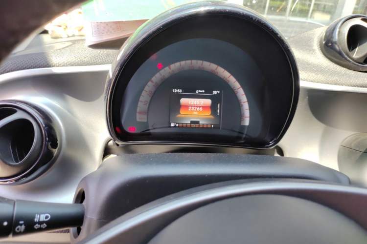 Used smart fortwo 2018 1.0L 52kW Hardtop Passion Edition China V Standard Odometer Close Up