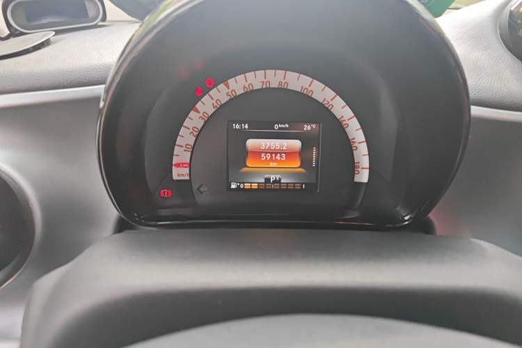 Used smart fortwo 2018 1.0L 52kW Hardtop Passion Edition China V Standard Odometer Close Up