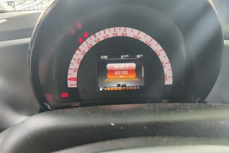 Used smart fortwo 2018 1.0L 52kW Hardtop Dynamic Version China V Odometer Close Up