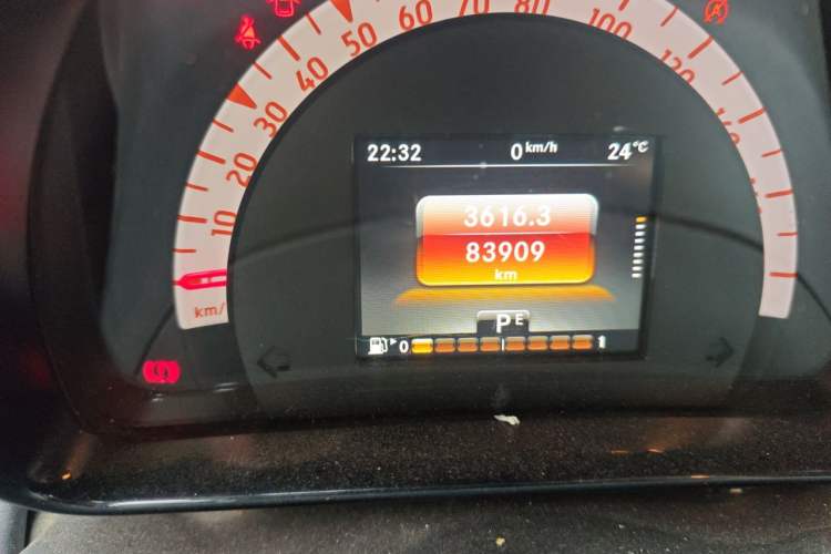Used smart fortwo 2018 1.0L 52kW Hardtop Passion Edition China V Standard Odometer Close Up
