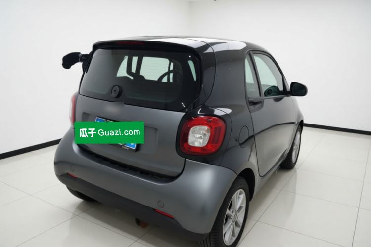 Used smart fortwo 2018 1.0L 52kW Hardtop Dynamic Version China V Rear Right 45 Deg