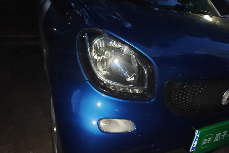 Used smart fortwo 2018 1.0L 52kW Hardtop Dynamic Version China V Right Front Headlight