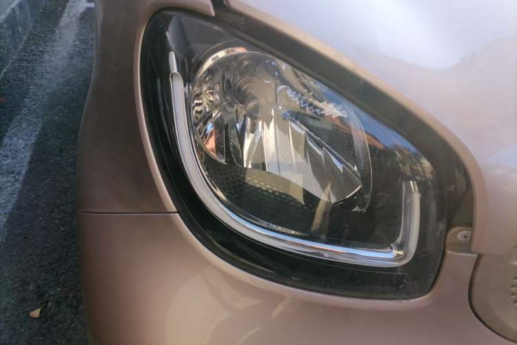 Used smart fortwo 2018 1.0L 52 kW Yaojin Special Edition China V Standard Right Front Headlight