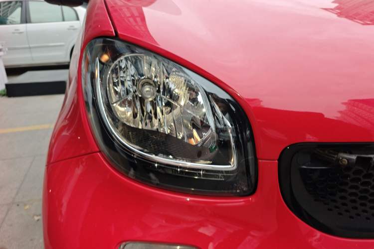 Used smart fortwo 2018 1.0L 52kW Hardtop Passion Edition China V Standard Right Front Headlight