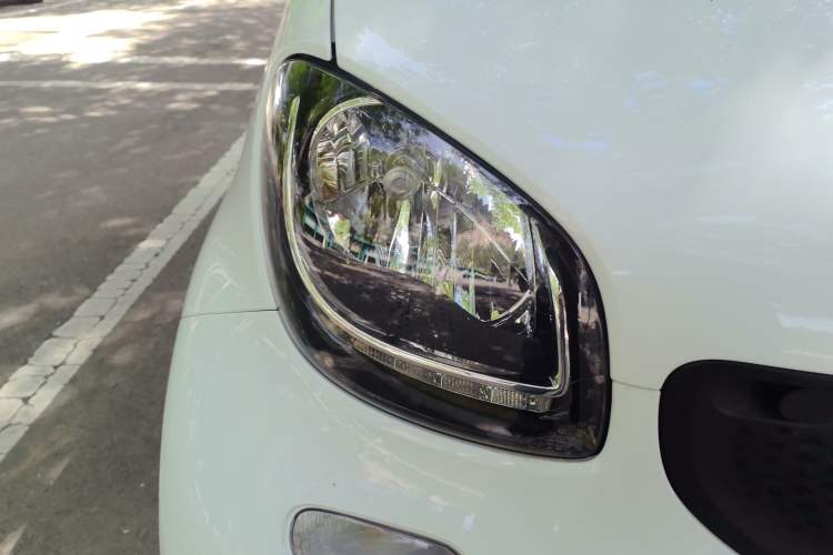 Used smart fortwo 2018 1.0L 52kW Hardtop Dynamic Version China V Right Front Headlight