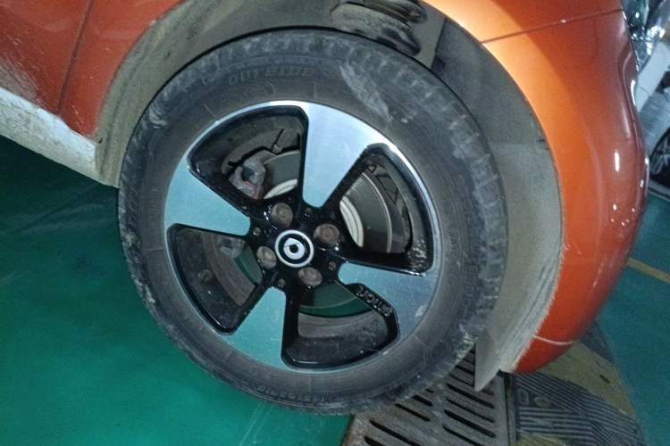 Used smart fortwo 2018 1.0L 52kW Hardtop Passion Edition China V Standard Right Front Wheel Hub