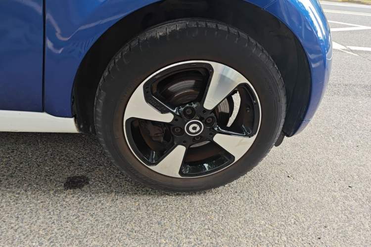 Used smart fortwo 2018 1.0L 52kW Hardtop Passion Edition China V Standard Right Front Wheel Hub