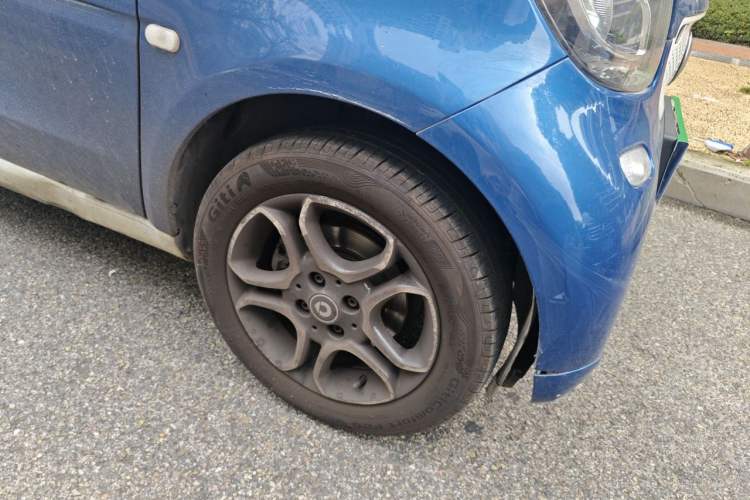 Used smart fortwo 2018 0.9T 66 kW Hardtop Sharp Edition China V Right Front Wheel Hub