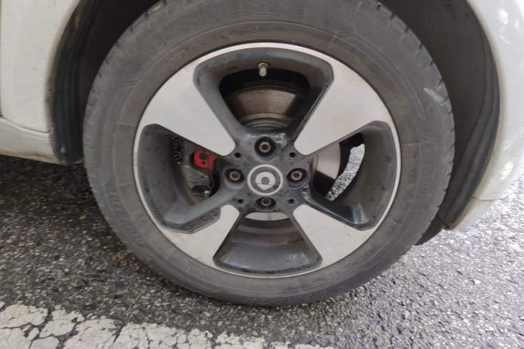 Used smart fortwo 2018 1.0L 52kW Hardtop Passion Edition China V Standard Right Front Wheel Hub