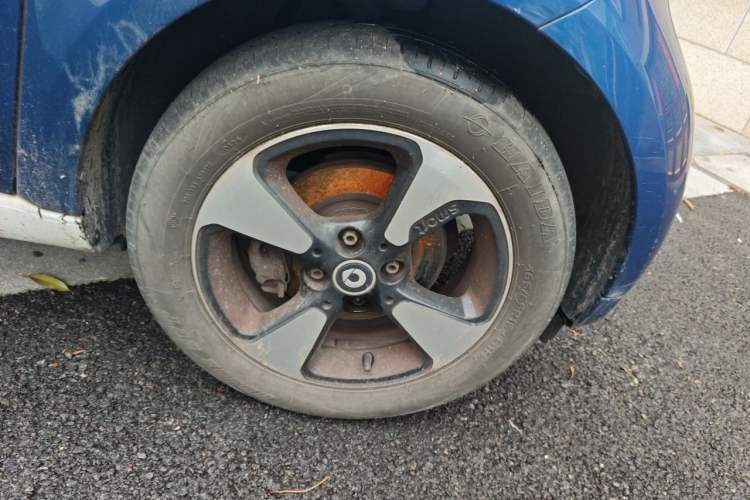 Used smart fortwo 2018 1.0L 52kW Hardtop Passion Edition China V Standard Right Front Wheel Hub
