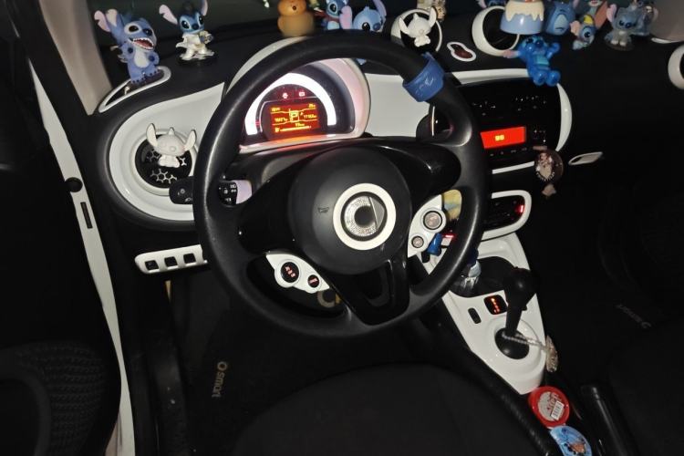 Used smart fortwo 2018 1.0L 52kW Hardtop Dynamic Version China V Steering Wheel