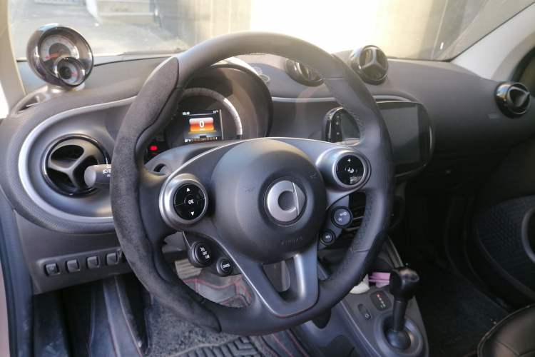 Used smart fortwo 2018 1.0L 52 kW Yaojin Special Edition China V Standard Steering Wheel