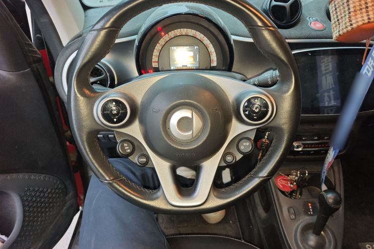 Used smart fortwo 2018 1.0L 52kW Hardtop Passion Edition China V Standard Steering Wheel