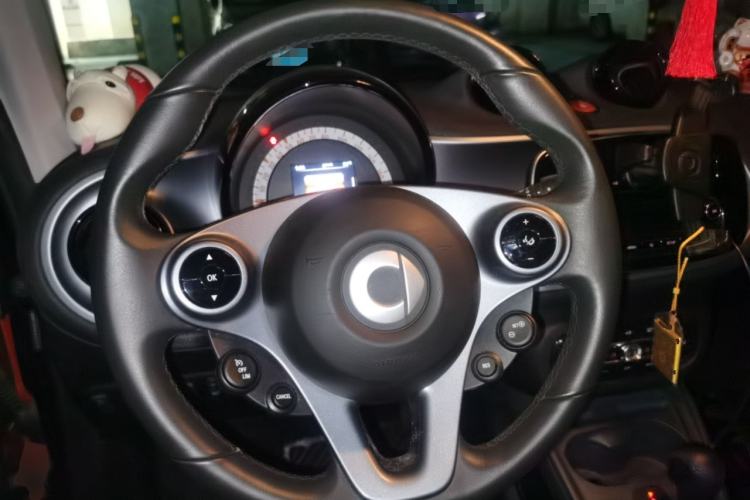 Used smart fortwo 2018 1.0L 52kW Hardtop Passion Edition China V Standard Steering Wheel