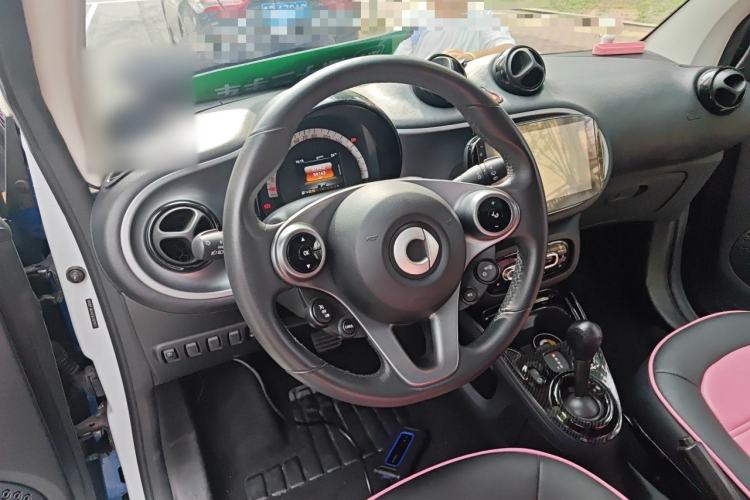 Used smart fortwo 2018 1.0L 52kW Hardtop Passion Edition China V Standard Steering Wheel