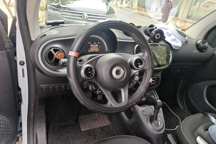 Used smart fortwo 2018 0.9T 66 kW Hardtop Sharp Edition China V Steering Wheel