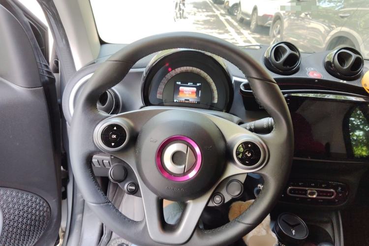 Used smart fortwo 2018 1.0L 52kW Hardtop Passion Edition China V Standard Steering Wheel