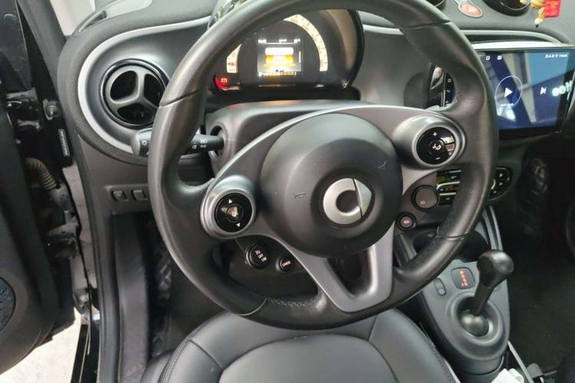 Used smart fortwo 2018 1.0L 52kW Hardtop Passion Edition China V Standard Steering Wheel