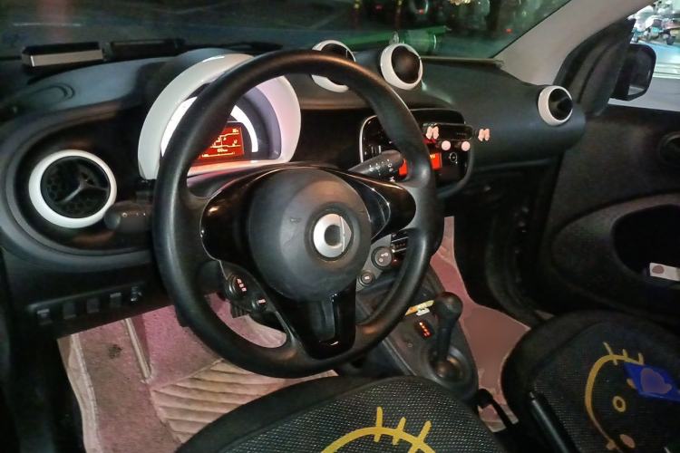 Used smart fortwo 2018 1.0L 52kW Hardtop Dynamic Version China V Steering Wheel