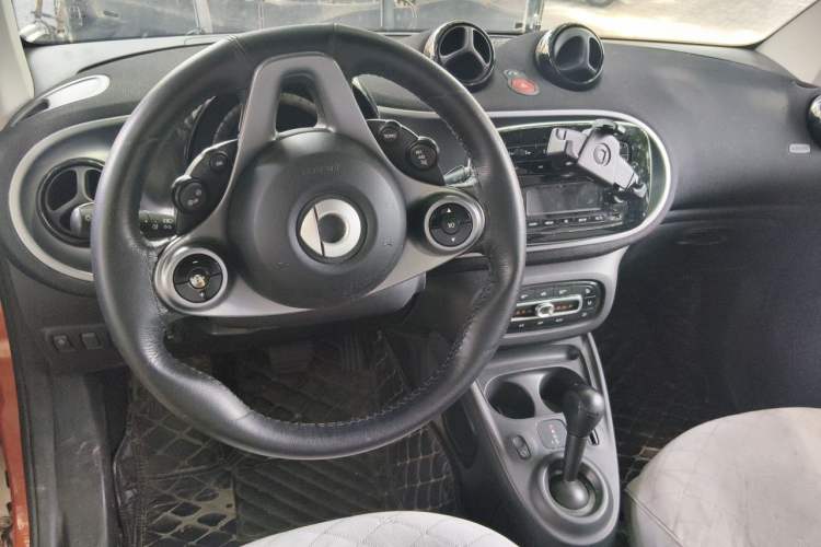 Used smart fortwo 2018 1.0L 52kW Hardtop Dynamic Version China V Steering Wheel
