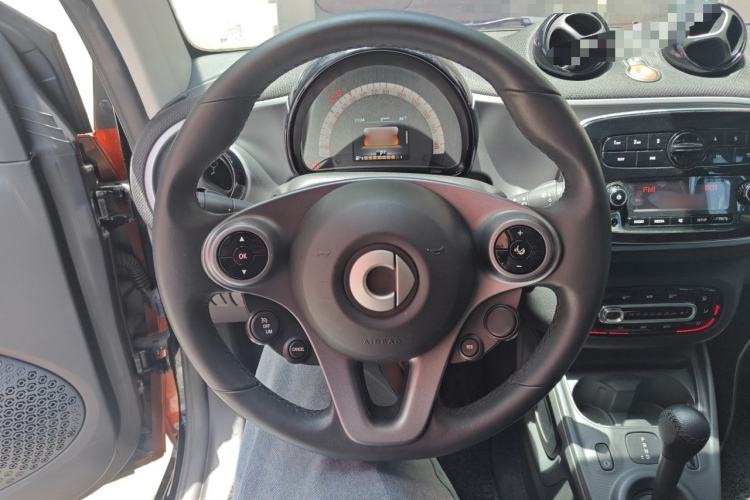 Used smart fortwo 2018 1.0L 52kW Hardtop Passion Edition China V Standard Steering Wheel