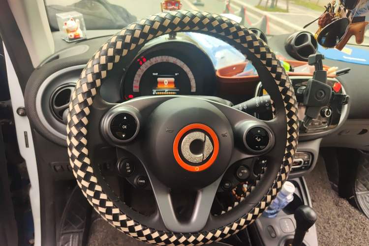 Used smart fortwo 2018 1.0L 52kW Hardtop Passion Edition China V Standard Steering Wheel