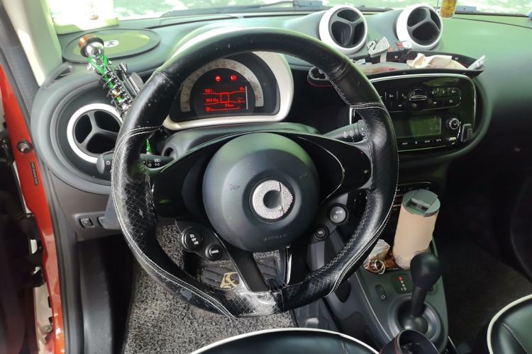 Used smart fortwo 2018 1.0L 52kW Hardtop Dynamic Version China V Steering Wheel