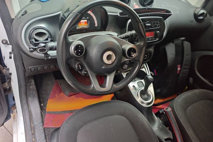 Used smart fortwo 2018 1.0L 52kW Hardtop Passion Edition China V Standard Steering Wheel