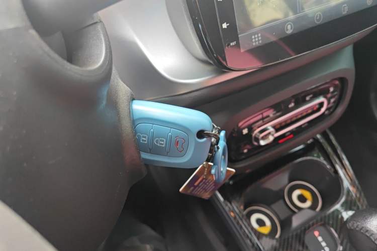 Used smart fortwo 2018 1.0L 52kW Hardtop Passion Edition China V Standard Vehicle Key