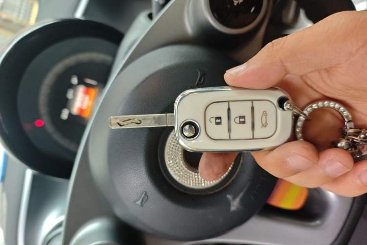 Used smart fortwo 2018 1.0L 52kW Hardtop Passion Edition China V Standard Vehicle Key