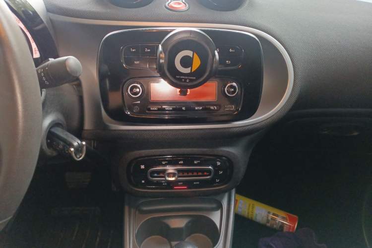 Used smart fortwo 2018 1.0L 52kW Convertible Passion Edition China V Standard Audio And AC Panel