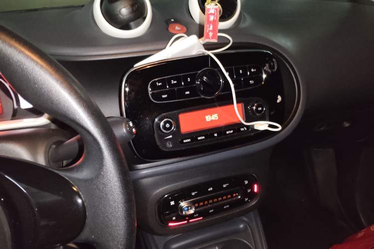 Used smart fortwo 2018 1.0L 52kW Hardtop Dynamic Version China V Audio And AC Panel