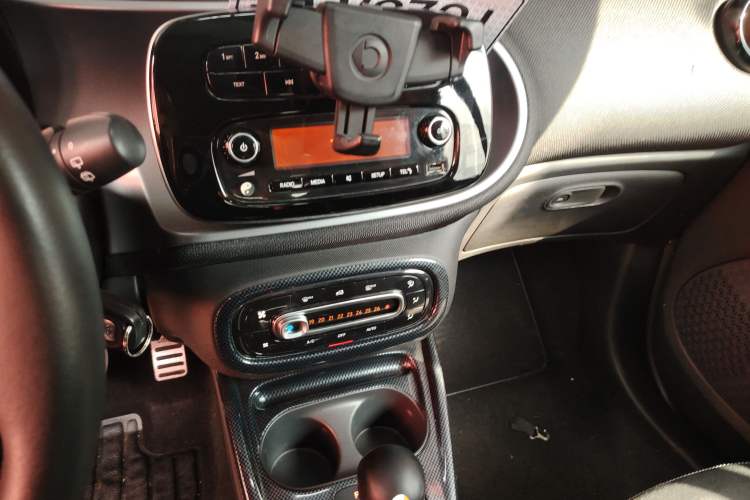 Used smart fortwo 2018 1.0L 52kW Hardtop Passion Edition China V Standard Audio And AC Panel