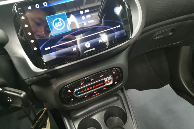 Used smart fortwo 2018 1.0L 52kW Convertible Passion Edition China V Standard Audio And AC Panel