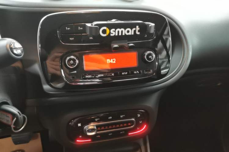 Used smart fortwo 2018 1.0L 52kW Hardtop Dynamic Version China V Audio And AC Panel