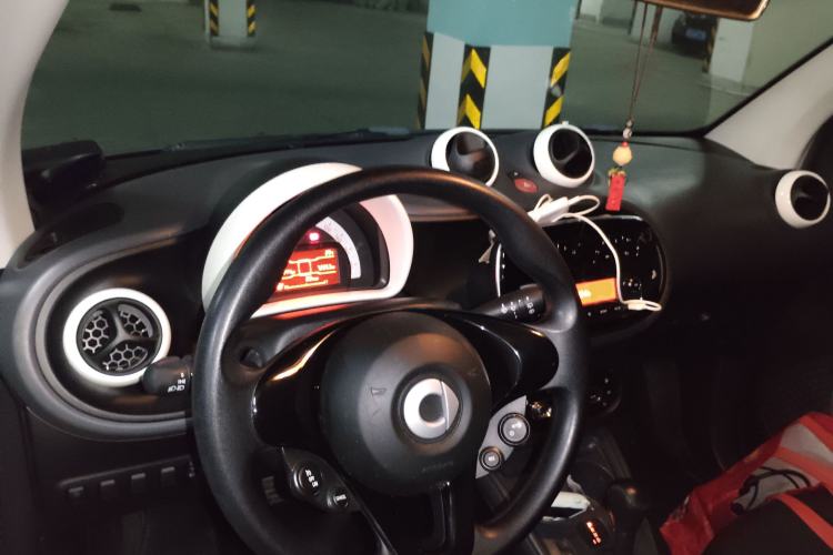 Used smart fortwo 2018 1.0L 52kW Hardtop Dynamic Version China V Center Console