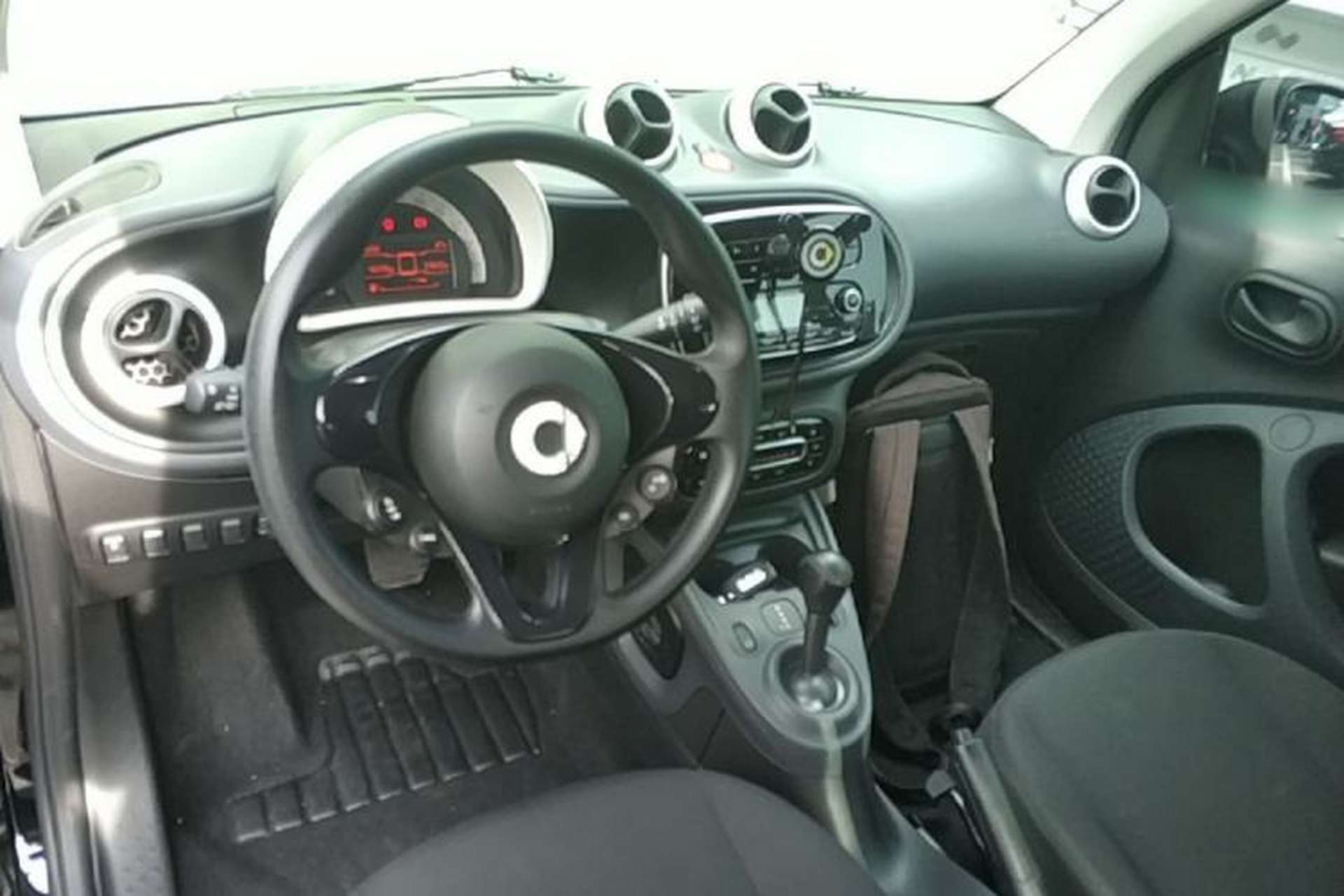 Used smart fortwo 2018 1.0L 52kW Hardtop Dynamic Version China V Center Console