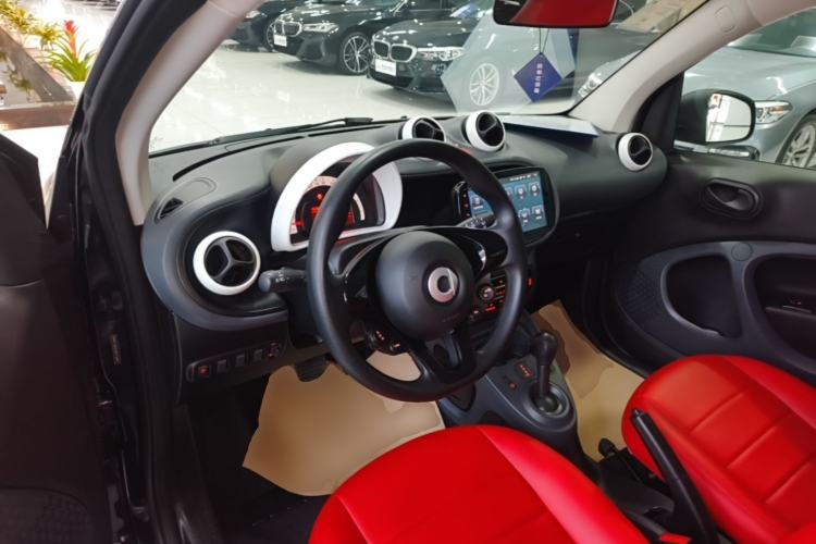 Used smart fortwo 2018 1.0L 52kW Hardtop Dynamic Version China V Center Console