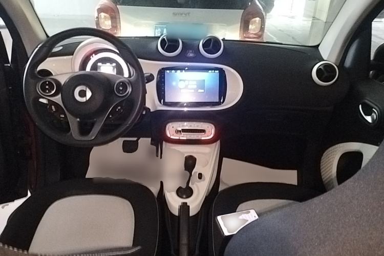 Used smart fortwo 2018 1.0L 52kW Hardtop Passion Edition China V Standard Center Console
