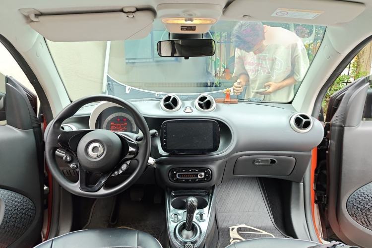 Used smart fortwo 2018 1.0L 52kW Hardtop Dynamic Version China V Center Console