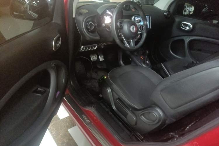 Used smart fortwo 2018 1.0L 52kW Hardtop Passion Edition China V Standard Driver Seat