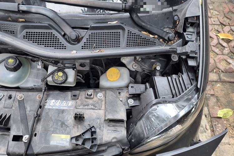 Used smart fortwo 2018 1.0L 52kW Hardtop Dynamic Version China V Engine Bay Left