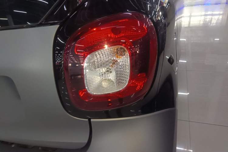 Used smart fortwo 2018 1.0L 52kW Hardtop Dynamic Version China V Exterior 3