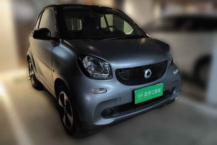 Used smart fortwo 2018 1.0L 52kW Hardtop Passion Edition China V Standard Front Right 45 Deg