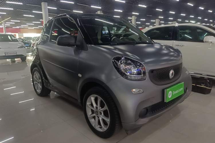Used smart fortwo 2018 1.0L 52kW Hardtop Dynamic Version China V Front Right 45 Deg