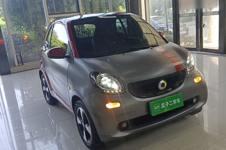 Used smart fortwo 2018 1.0L 52kW Hardtop Passion Edition China V Standard Front Right 45 Deg
