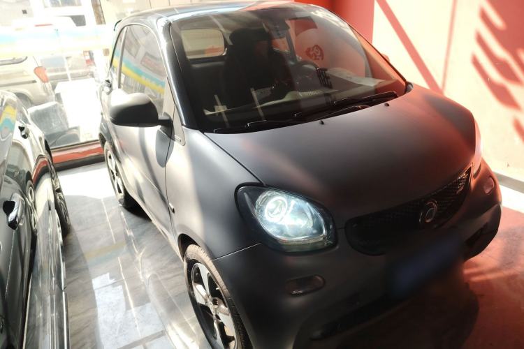 Used smart fortwo 2018 1.0L 52kW Hardtop Passion Edition China V Standard Front Right 45 Deg