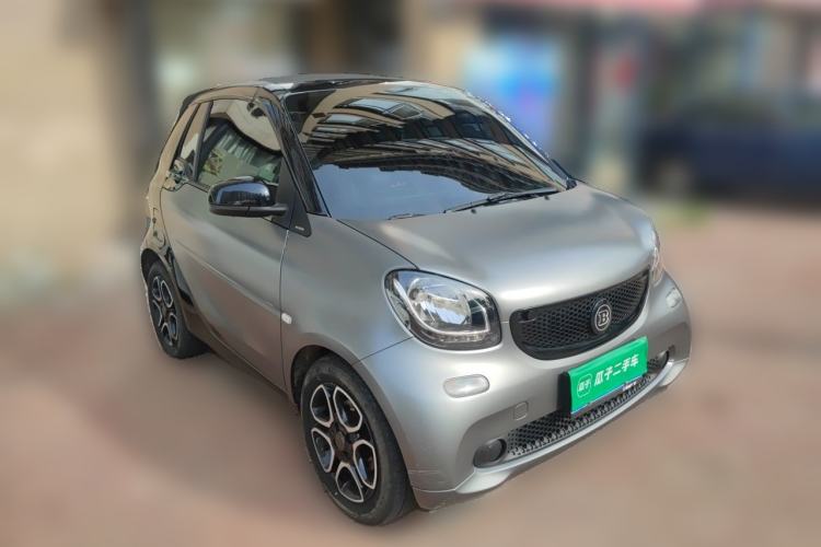 Used smart fortwo 2018 0.9T 66 kW Convertible Pioneer Edition China V Standard Front Right 45 Deg