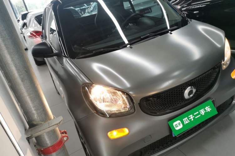 Used smart fortwo 2018 1.0L 52kW Convertible Passion Edition China V Standard Front Right 45 Deg
