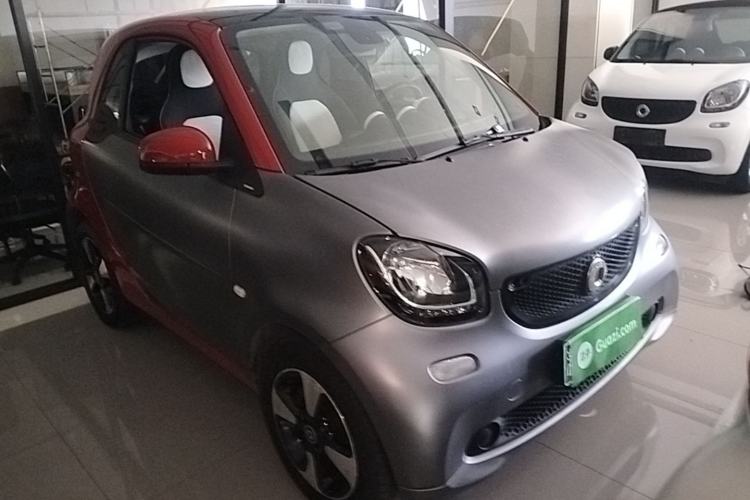 Used smart fortwo 2018 1.0L 52kW Hardtop Passion Edition China V Standard Front Right 45 Deg
